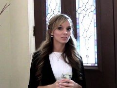 milf-realtor-needs-to-sweeten-the-deal-so-he-buys-the-house